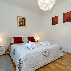 apriori-apartments.hotelinzadar.com/